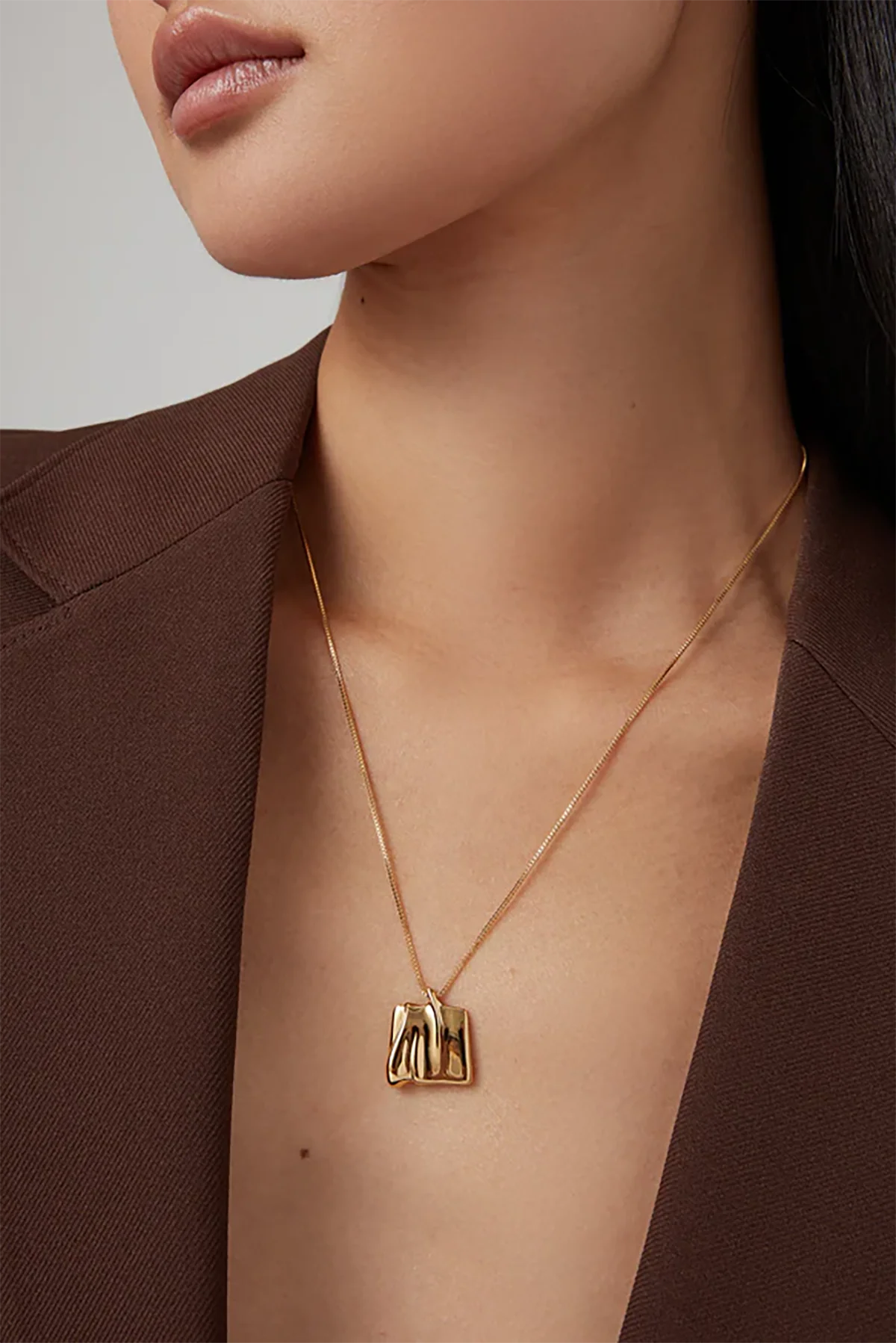 Sundra Pendant Necklace